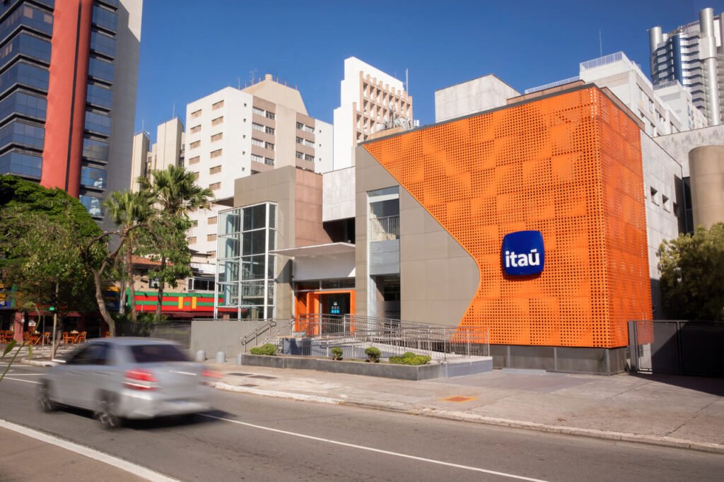 Itaú Unibanco realiza evento para universitários com foco em programas de carreira