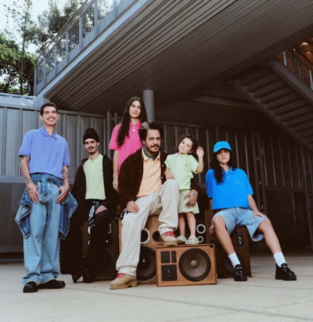 Marcelo D2 reúne toda a família para nova versão de "Loadeando" em campanha da Riachuelo