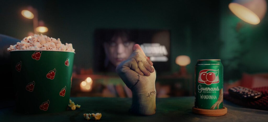 Guaraná Antarctica relança jingle dos anos 90 em campanha com Wandinha