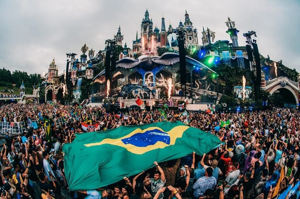 Pague Menos será a farmácia oficial do Tomorrowland Brasil 2025 com duas unidades no festival