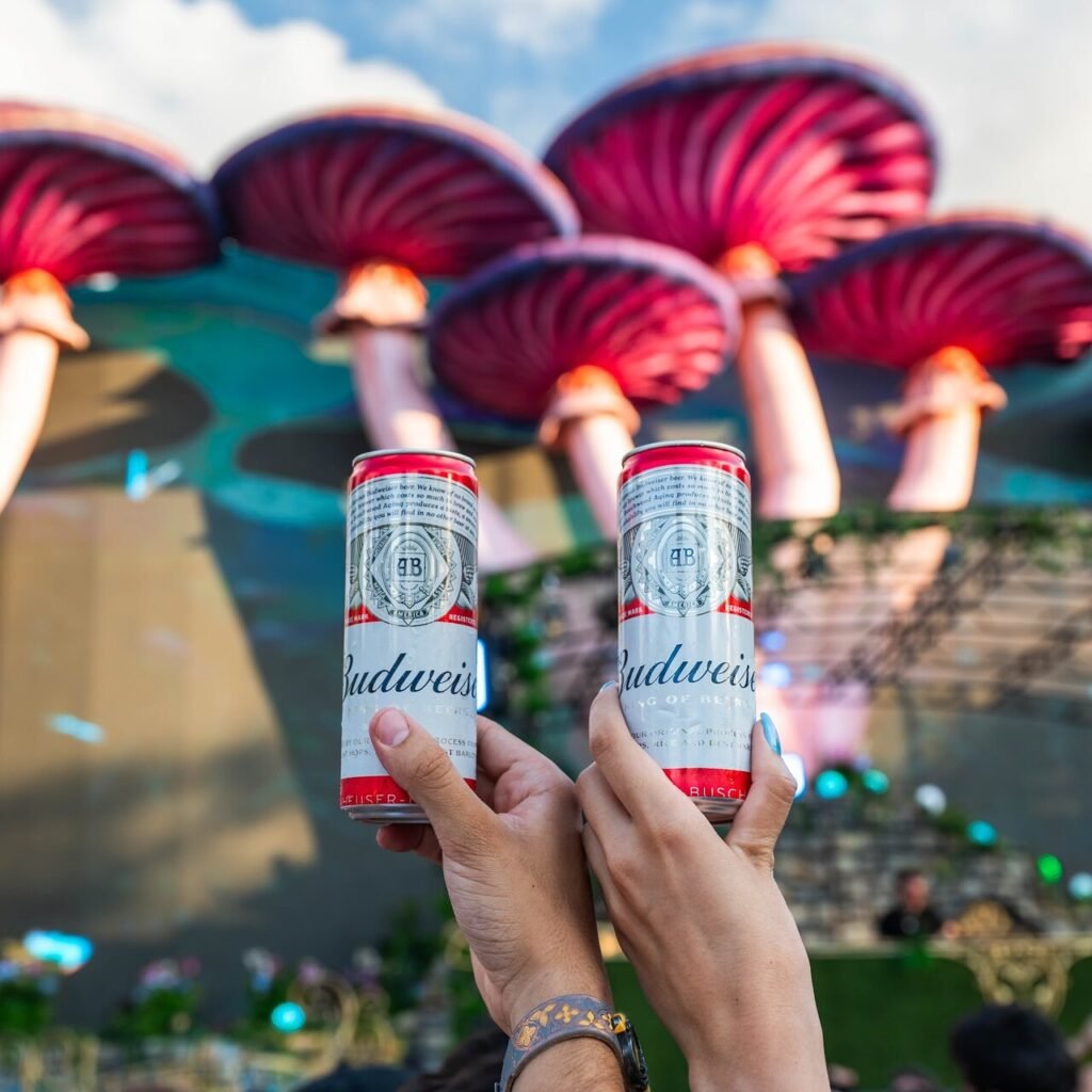 Budweiser transforma fãs do Tomorrowland Brasil 2025 em cidadãos da Nation of Celebration