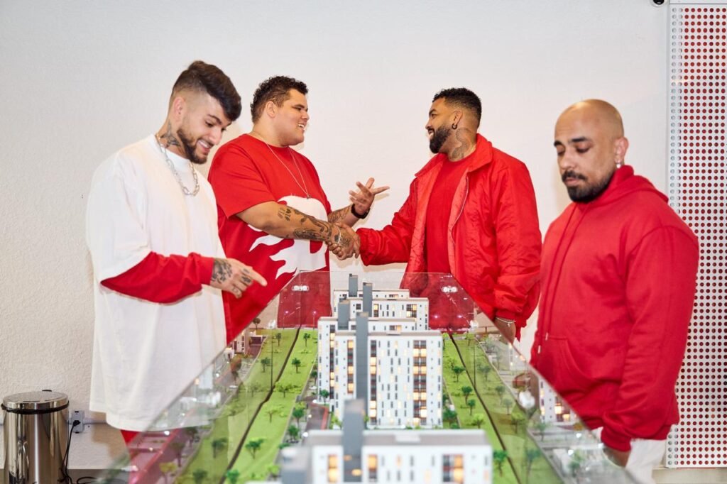 Grupo Menos é Mais estrela campanha da Viva Corp inspirada em música e conquista