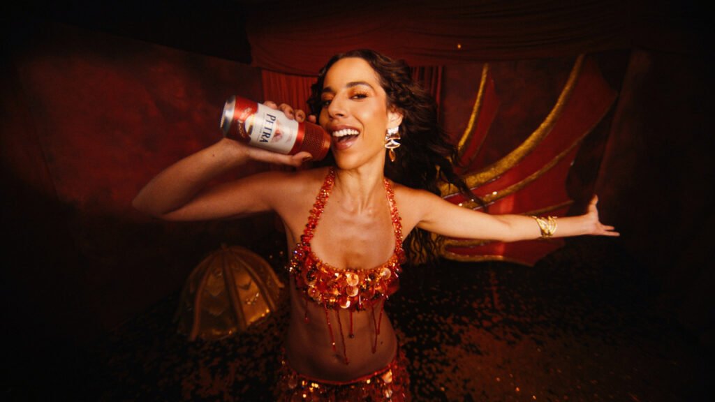 Marina Sena participa de ação de Petra com adaptação do hit "Carnaval"