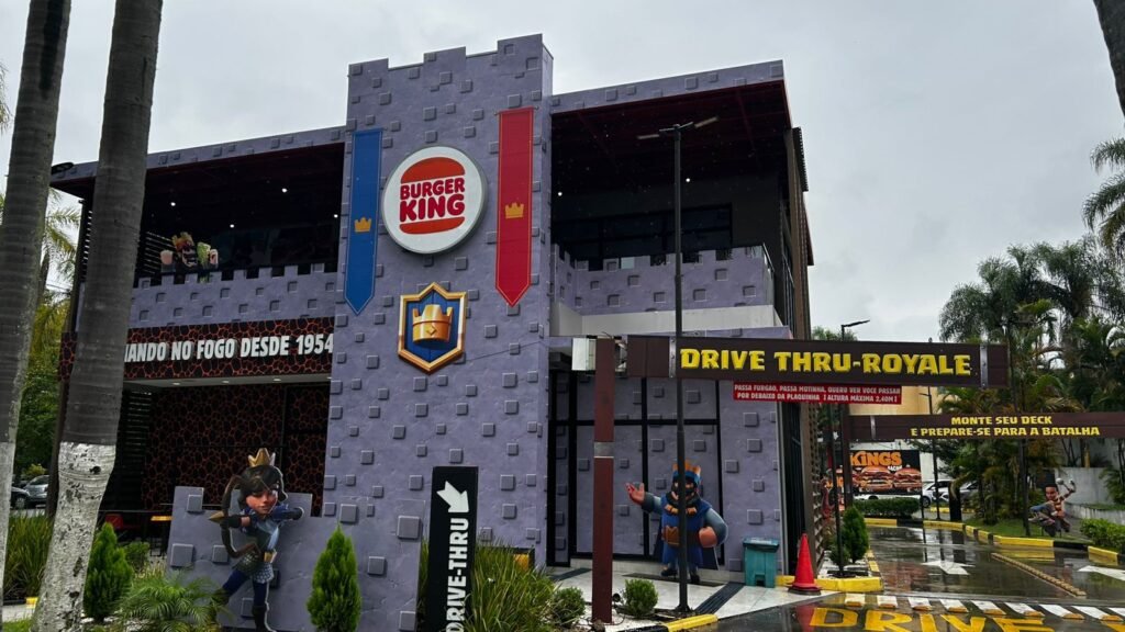 Burger King e Clash Royale lançam combos com recompensas dentro do jogo