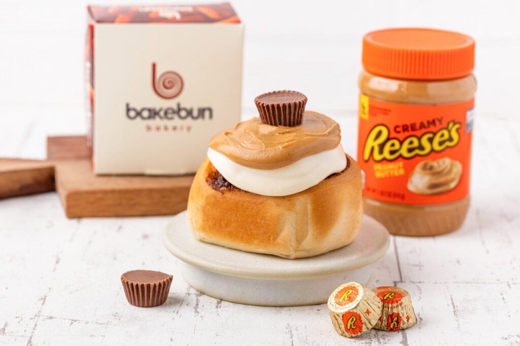 Reese’s e Bakebun lançam cinnamon roll especial para o I Love Reese’s Day