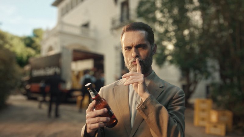 Estrella Galicia lança campanha internacional com “Berlim e a Dama com Arminho”
