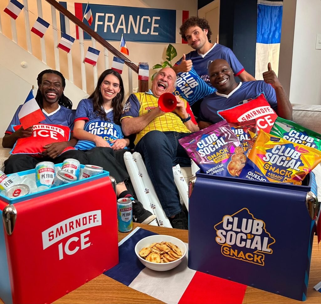 Márcio Canuto estrela campanha de Smirnoff Ice e Club Social Snack