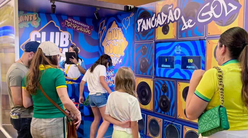 Casa Cazé recebe experiência de Club Social Snack inspirada no ritmo do futebol