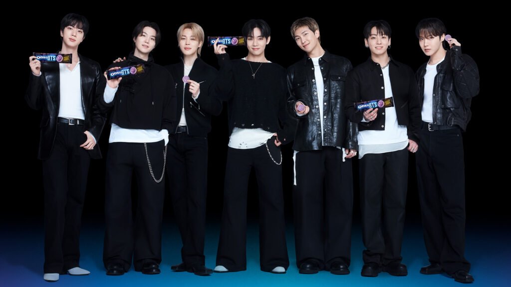 Oreo BTS chega ao Brasil com sabor de panqueca doce e 13 relevos exclusivos