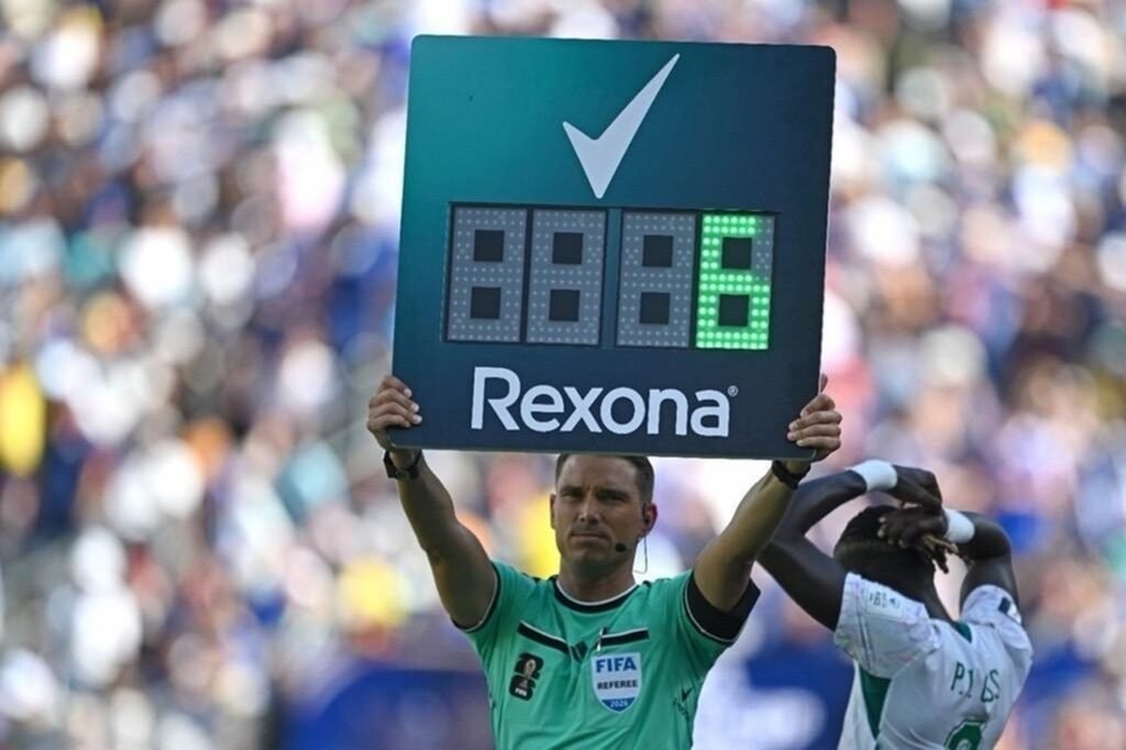 Rexona leva mensagem "Nunca Te Abandona" aos quartos árbitros da Copa do Mundo