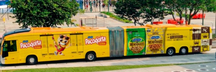 Paçoquita e Mendorato ganham as ruas do Rio de Janeiro em ação da Santa Helena