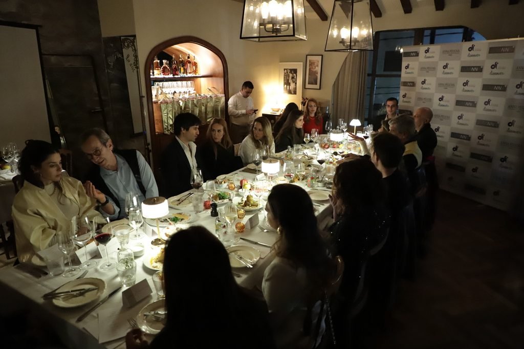 Anna Pegova anuncia parceria com a Drogaria Iguatemi em jantar para dermatologistas